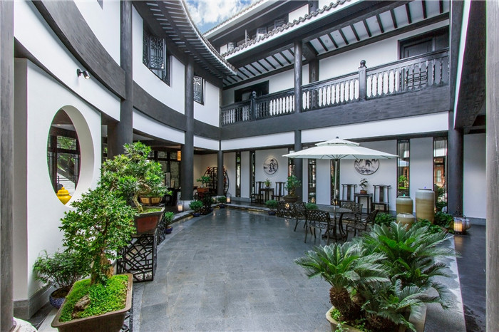 勃朗中式酒店裝修公司推薦望月中式酒店庭院設(shè)計(jì)方案