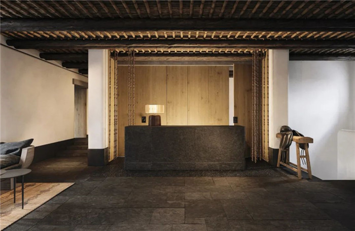 酒店大堂設(shè)計(jì)-靜謐古樸的國(guó)外侘寂風(fēng)度假酒店設(shè)計(jì)方案