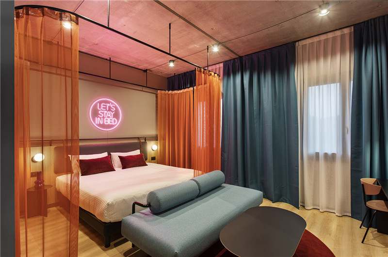 時(shí)尚工業(yè)風(fēng)STAY HOTEL精品商務(wù)酒店改造設(shè)計(jì)說明