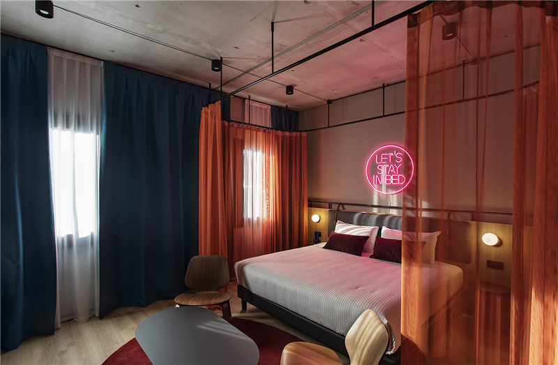 時(shí)尚工業(yè)風(fēng)STAY HOTEL精品商務(wù)酒店改造設(shè)計(jì)說明
